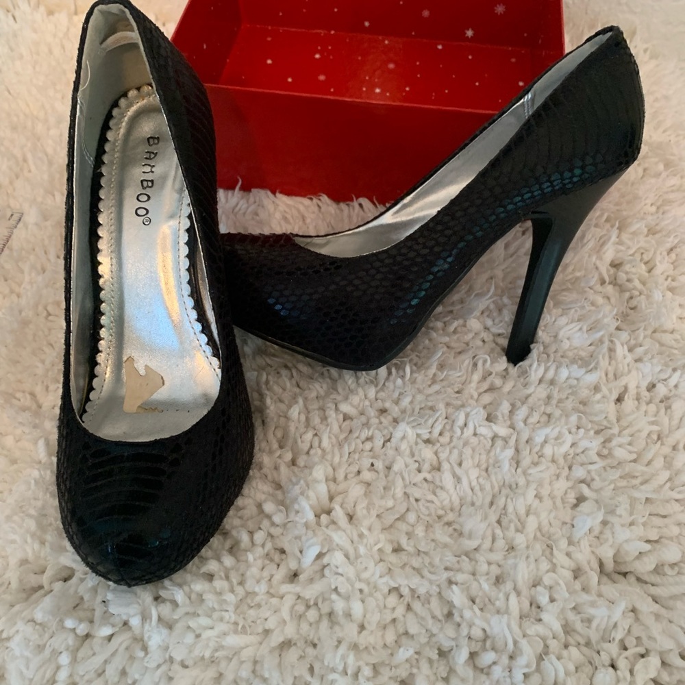 Black Pump snake snake look, Black. size 5
